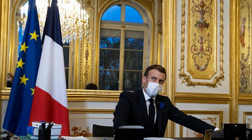 French President Emmanuel Macron speaks on the telephone to US President-elect Joe Biden, at the Elysee Palace in Paris, Tuesday, Nov. 10, 2020. - [Photo/Pool via AP]