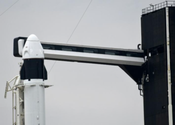 A SpaceX Dragon spacecraft sits atop a Falcon 9 rocket on launch Pad 39A ahead of the scheduled Axiom-1 launch | AFP/RED HUBER