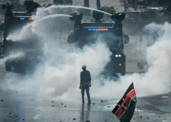 A protestor faces off with Kenyan police in Nairobi after the 2017 general election |  Yasuyoshi Chiba/AFP via Getty Images
